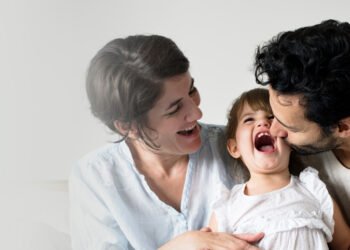 Smart Parenting Ways to Raise Confident, Happy Kids in Today’s World